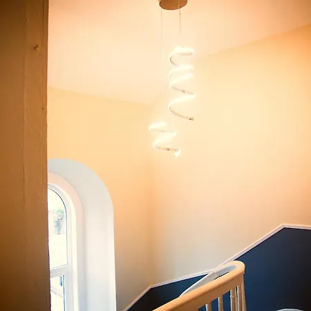 Entire House Main St - 20 Steps From Everything
