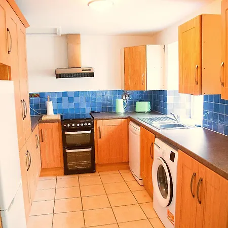 Entire House Main St - 20 Steps From Everything Ferienhaus Carrick on Shannon